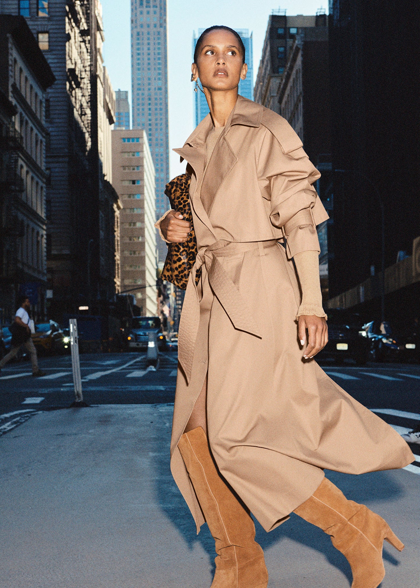 Trench mi-long femme ceinturé élégant et chic
