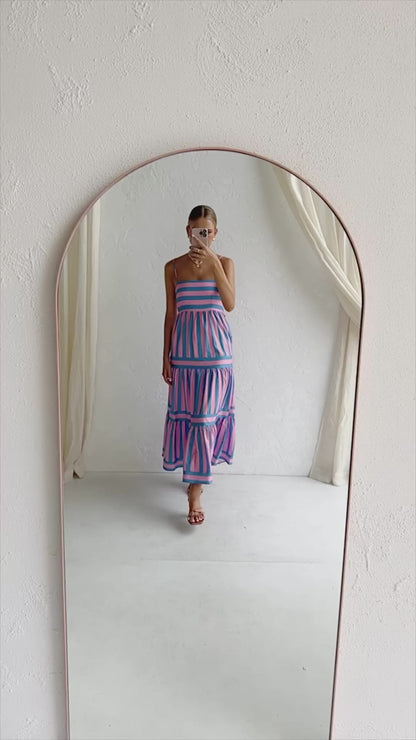 Robe Longue d’Été Rayée – Chic & Dos Nu